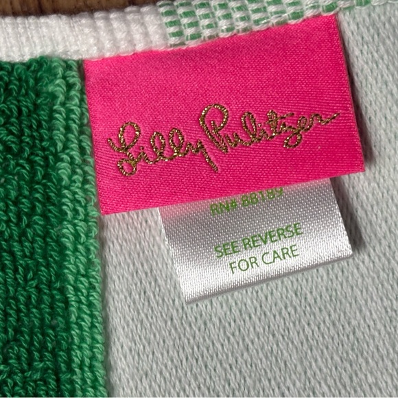 Lilly Pulitzer spearmint let’s go bananas leaf print large Jacquard beach towel - Picture 5 of 9